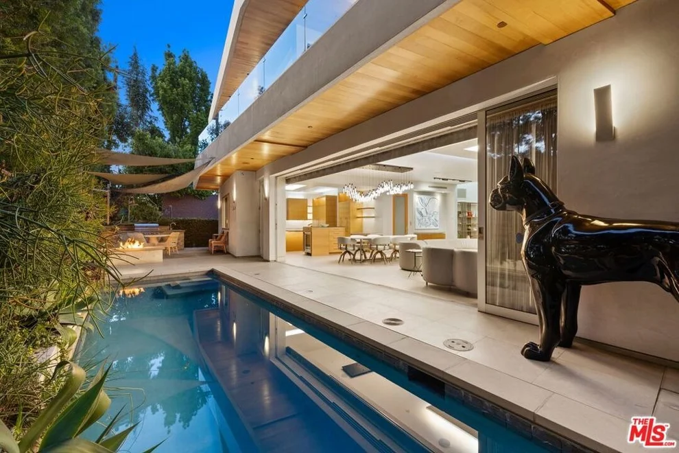 Unit for sale at 4005 Dixie Canyon Avenue, Sherman Oaks, CA 91423