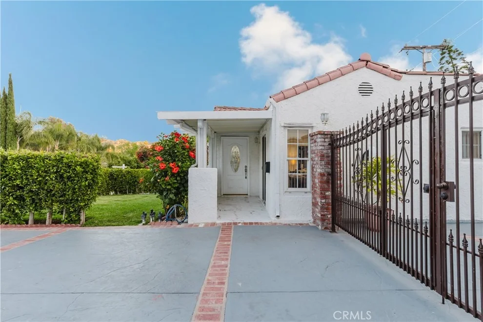 Unit for sale at 729 Glenmore Boulevard, Glendale, CA 91206