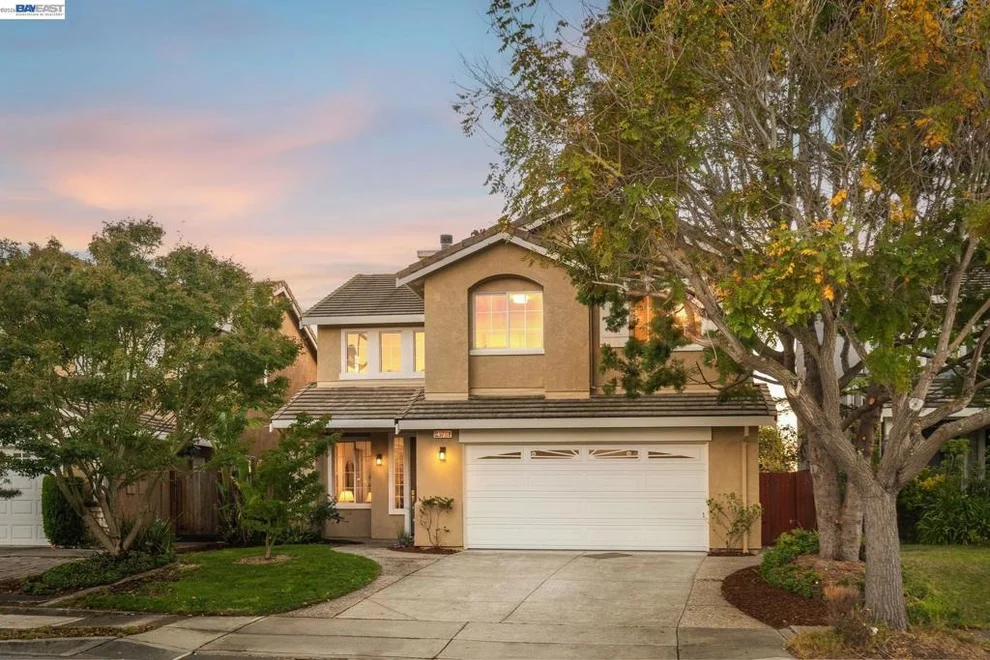 Unit for sale at 25781 Durrwood Ct, Castro Valley, CA 94552