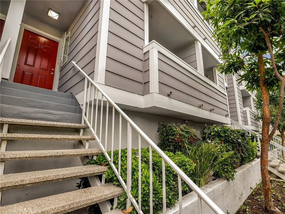 Unit for sale at 13340 Burbank Boulevard, Sherman Oaks, CA 91401