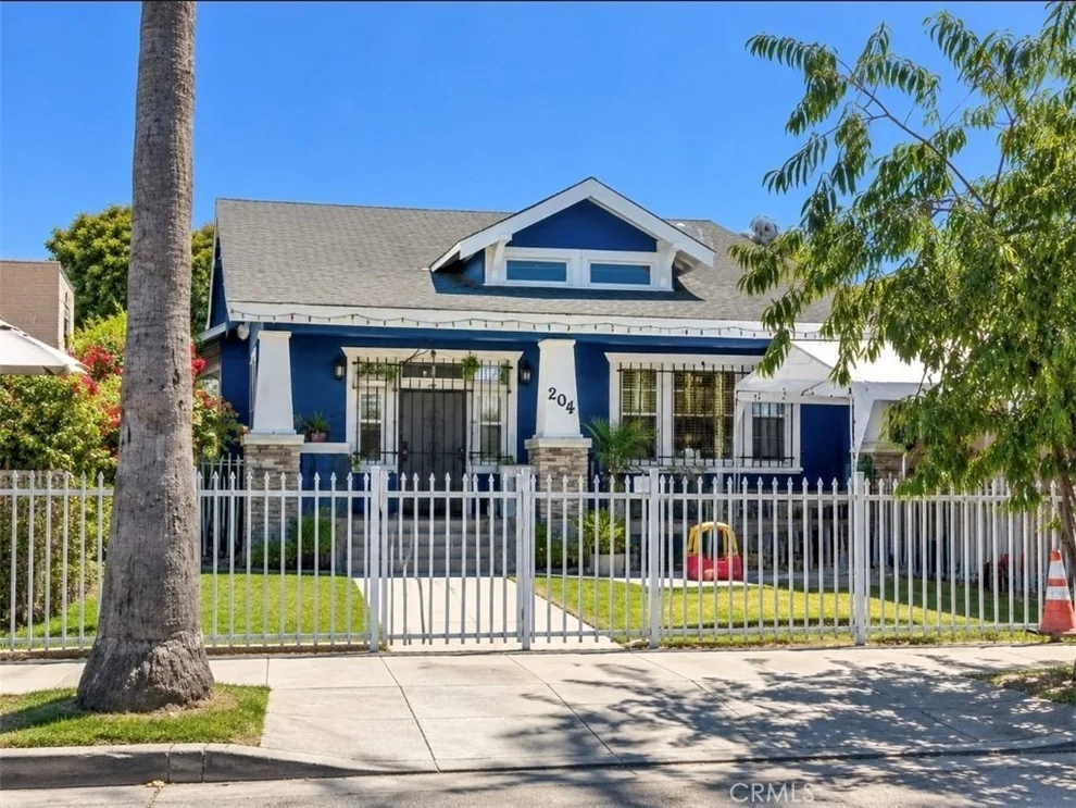 Unit for sale at 204 W 65th, Los Angeles, CA 90003