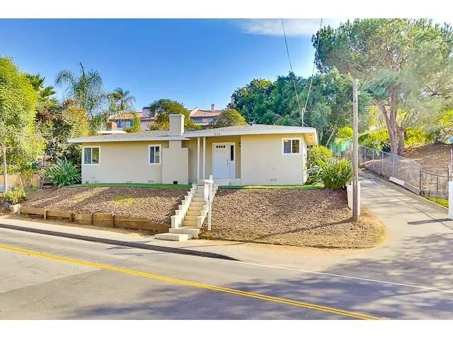 Unit for sale at 605 Townsite Dr, Vista, CA 92084