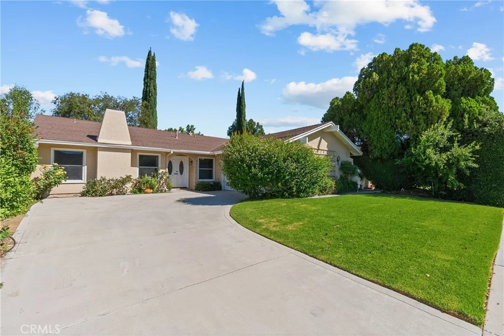 Unit for sale at 21153 Winterset Drive, Saugus, CA 91350