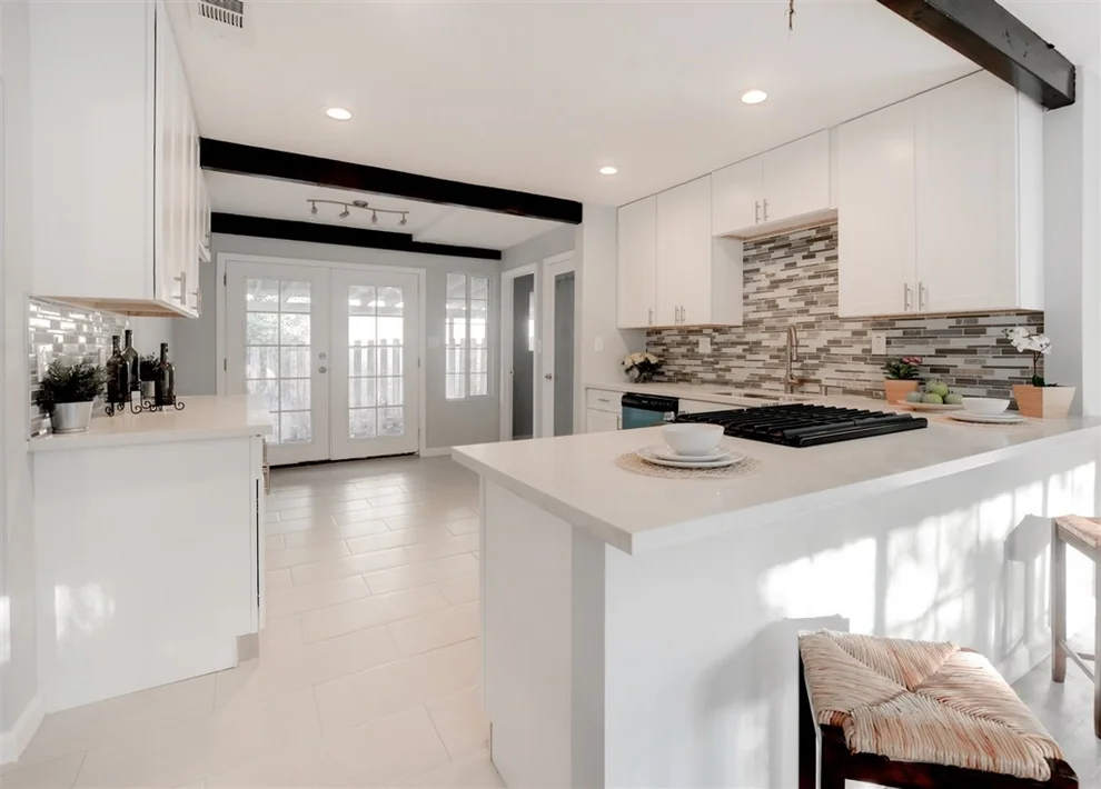 Unit for sale at 1636 winnett, San Diego, CA 92114