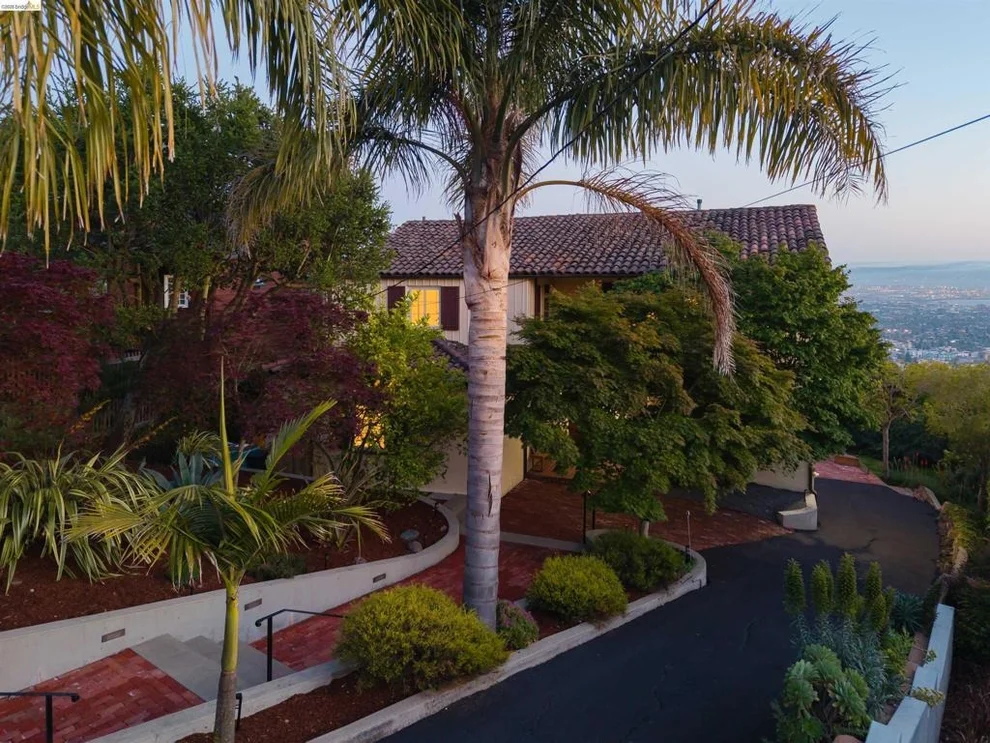 Unit for sale at 1530 Campus Dr, Berkeley, CA 94708