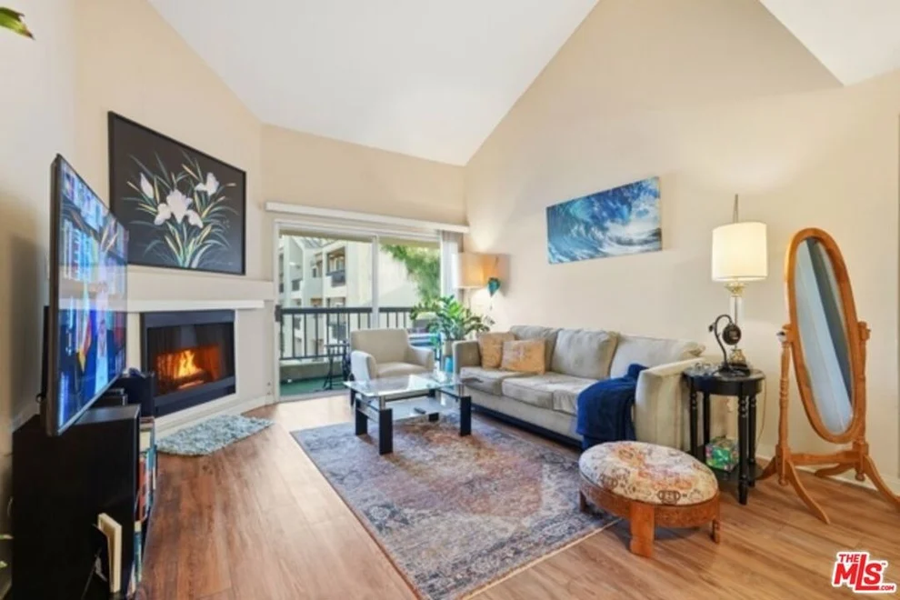 Unit for sale at 21450 Burbank Boulevard, Woodland Hills, CA 91367