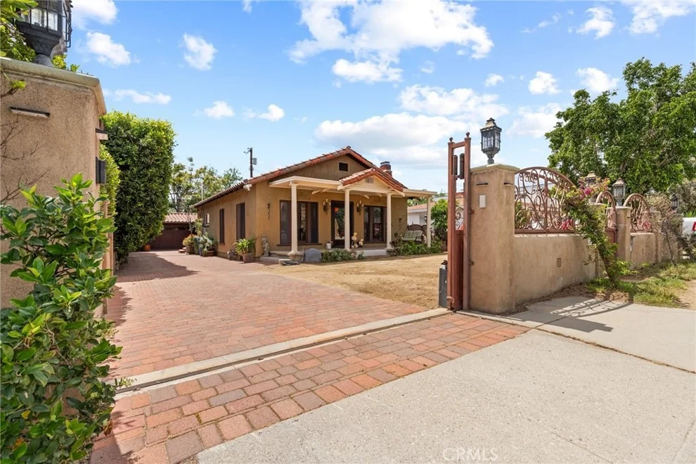 Unit for sale at 11232 Oxnard Street, North Hollywood, CA 91606