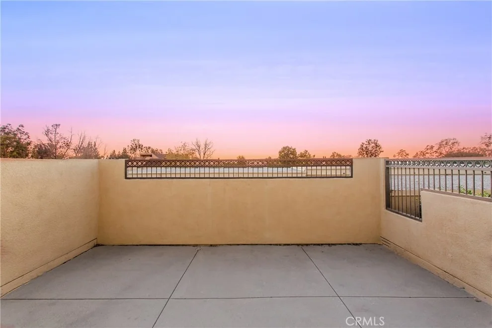Unit for sale at 25712 Le Parc, Lake Forest, CA 92630