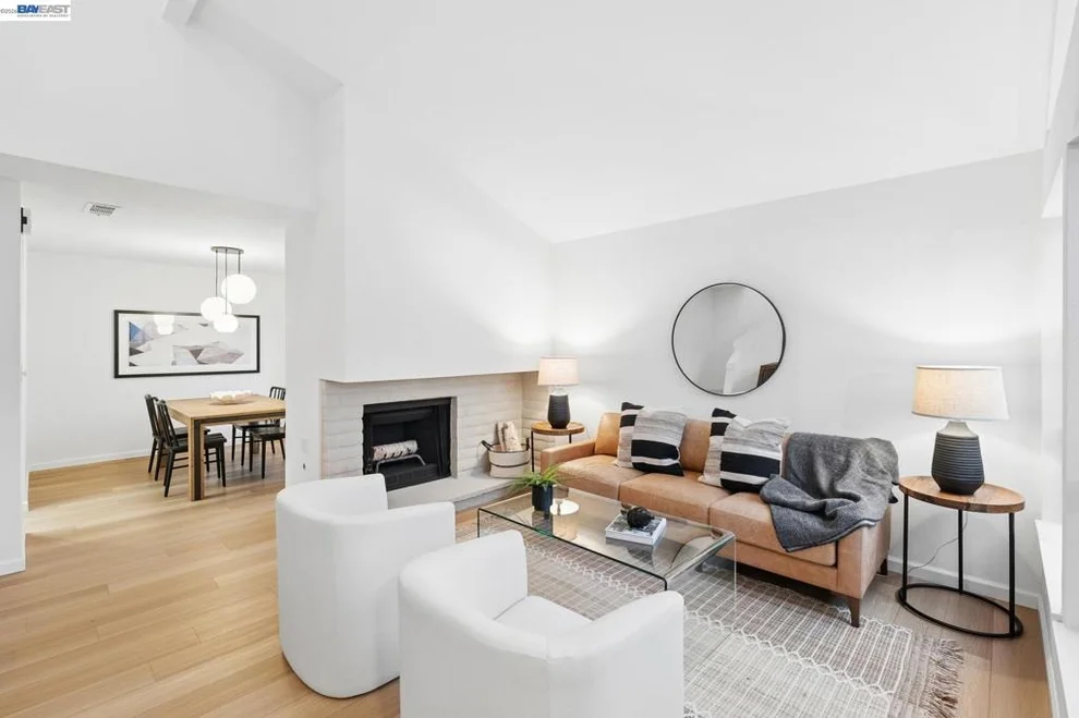 Unit for sale at 114 Lagunaria Ln, Alameda, CA 94502