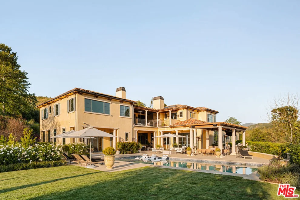 Unit for sale at 26769 Mulholland Highway, Calabasas, CA 91302