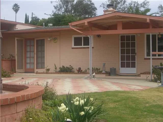 Unit for sale at 1325 Aves Lane, Fallbrook, CA 92028