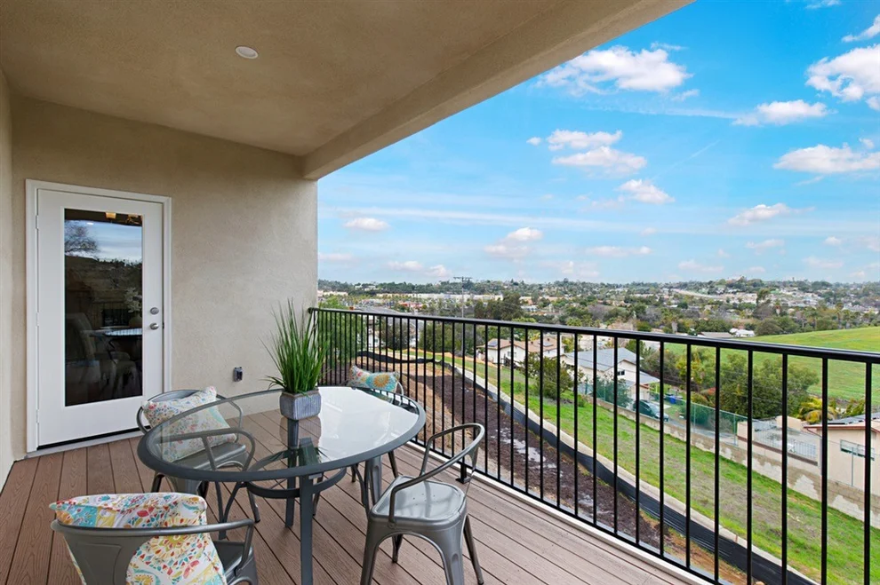 Unit for sale at 2385 Primrose Ave, Vista, CA 92083