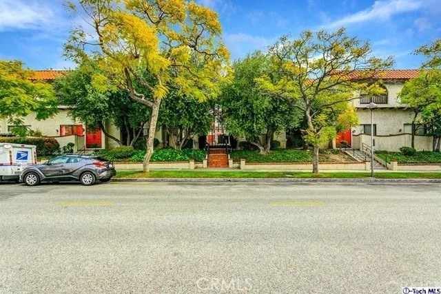 Unit for sale at 300 N Isabel Street, Glendale, CA 91206