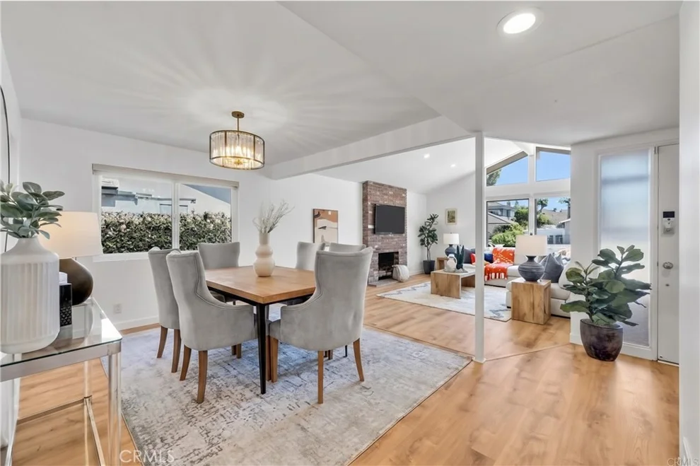Unit for sale at 1517 E Riverview, Orange, CA 92865
