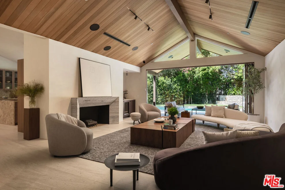 Unit for sale at 4146 High Valley Road, Los Angeles, CA 91436