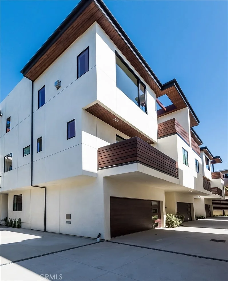 Unit for sale at 1832 Pacific Coast Highway, Hermosa Beach, CA 90254