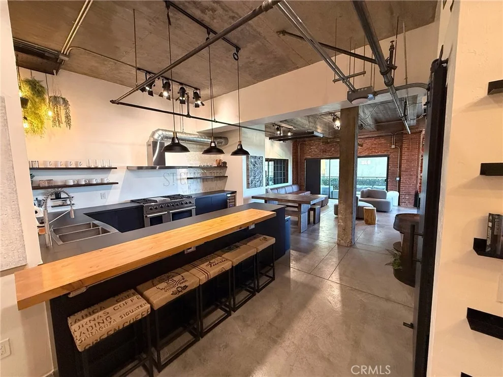 Unit for sale at 835 Locust, Long Beach, CA 90813
