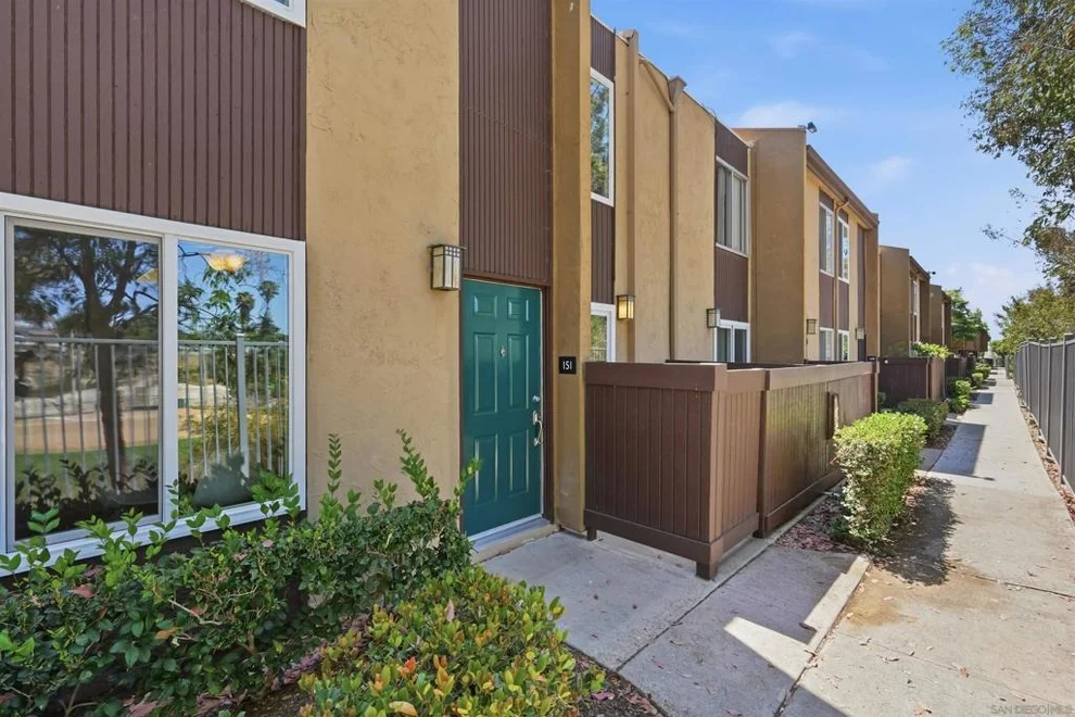 Unit for sale at 3454 Castle Glen Dr, San Diego, CA 92123