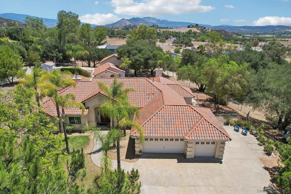 Unit for sale at 29081 Fruitvale, Valley Center, CA 92082