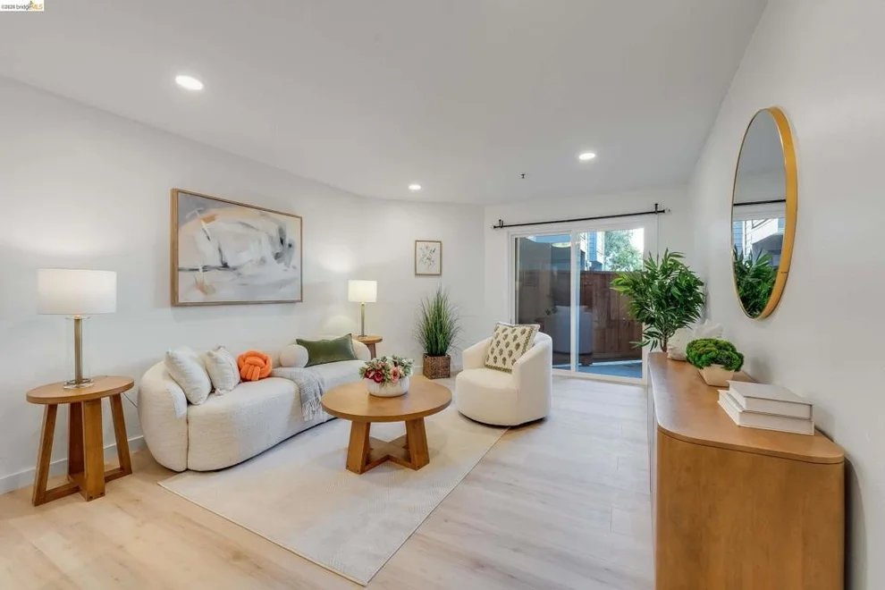 Unit for sale at 6400 Christie Ave, Emeryville, CA 94608