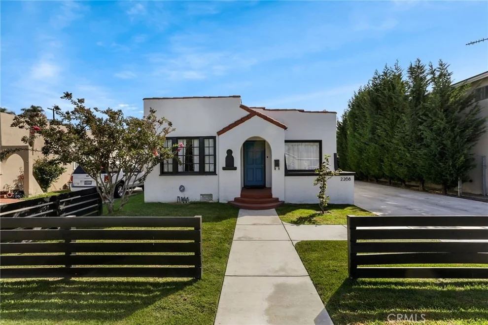Unit for sale at 2268 Magnolia Avenue, Long Beach, CA 90806