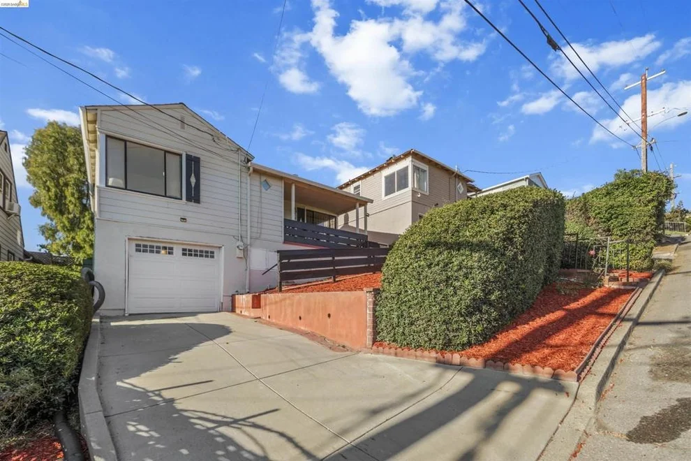Unit for sale at 3301 82nd Ave, Oakland, CA 94605