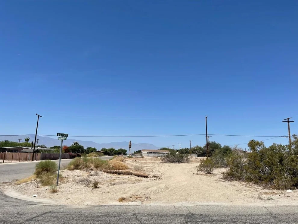 Unit for sale at 68 991 Vander Veer Road, Mecca, CA 92254