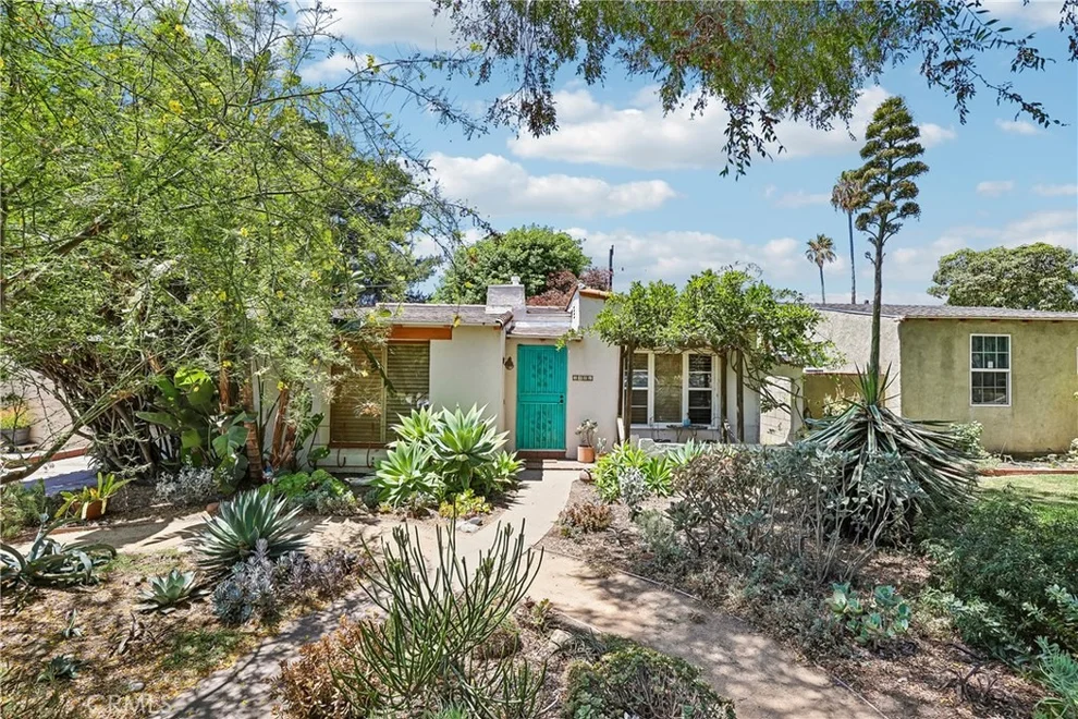Unit for sale at 2881 Eucalyptus, Long Beach, CA 90806