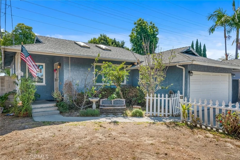 Unit for sale at 4254 Stevely, Lakewood, CA 90713