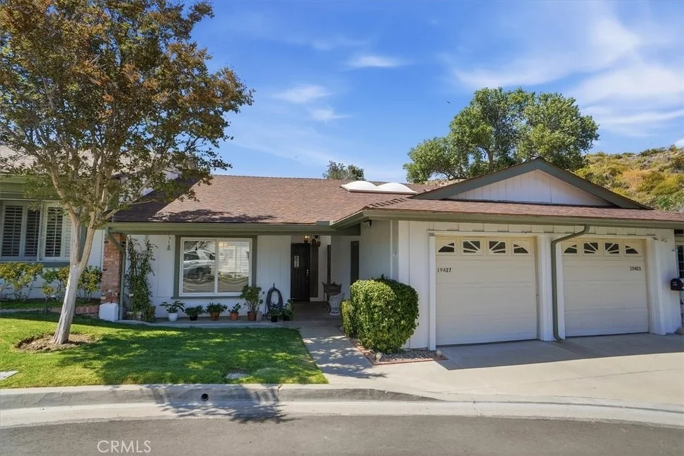 Unit for sale at 19427 Oak Crossing, Newhall, CA 91321
