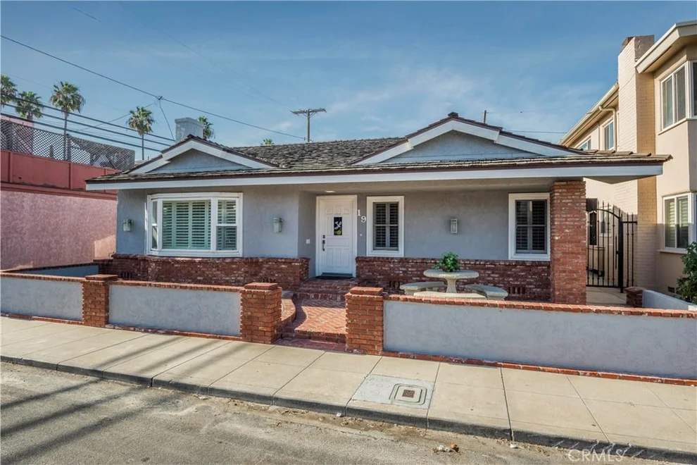 Unit for sale at 19 Claremont Avenue, Long Beach, CA 90803