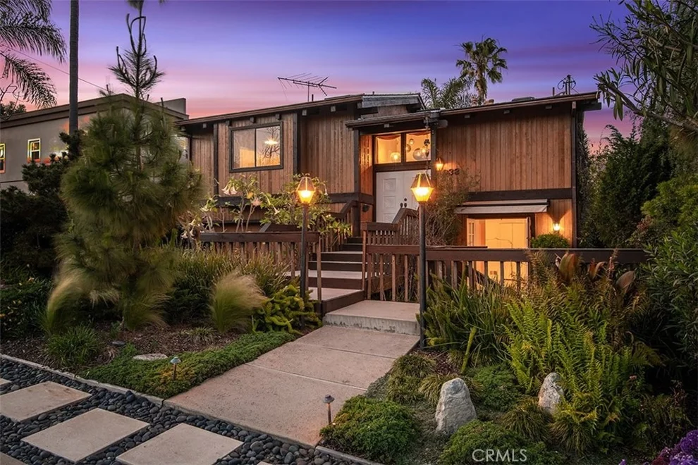 Unit for sale at 933 8th Street, Manhattan Beach, CA 90266