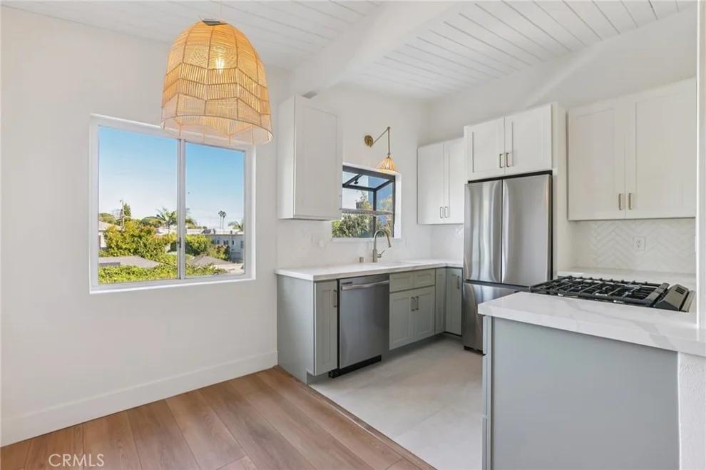 Unit for sale at 2909 10th, Santa Monica, CA 90405