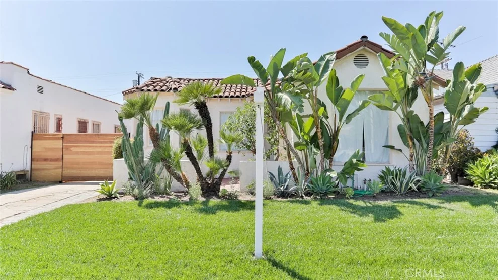 Unit for sale at 2137 S Redondo Boulevard, Los Angeles, CA 90016