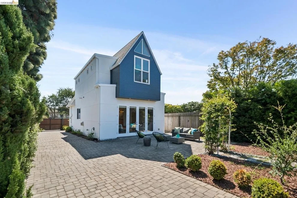 Unit for sale at 1537 Ashby Ave, Berkeley, CA 94703
