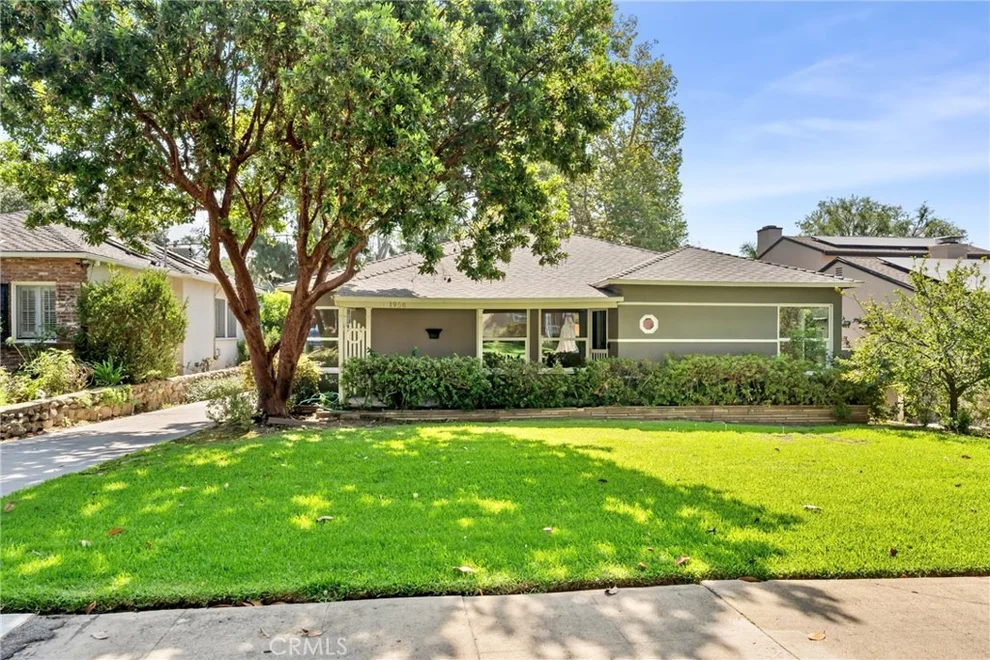 Unit for sale at 1956 N Roosevelt, Altadena, CA 91001