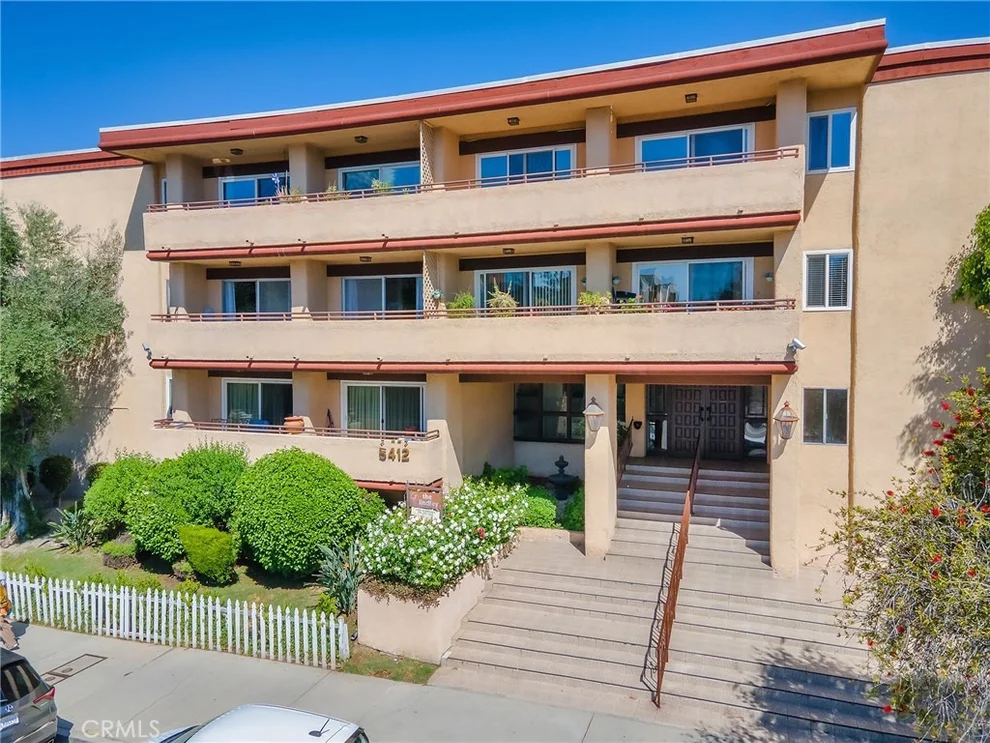 Unit for sale at 5412 Lindley Avenue, Encino, CA 91316