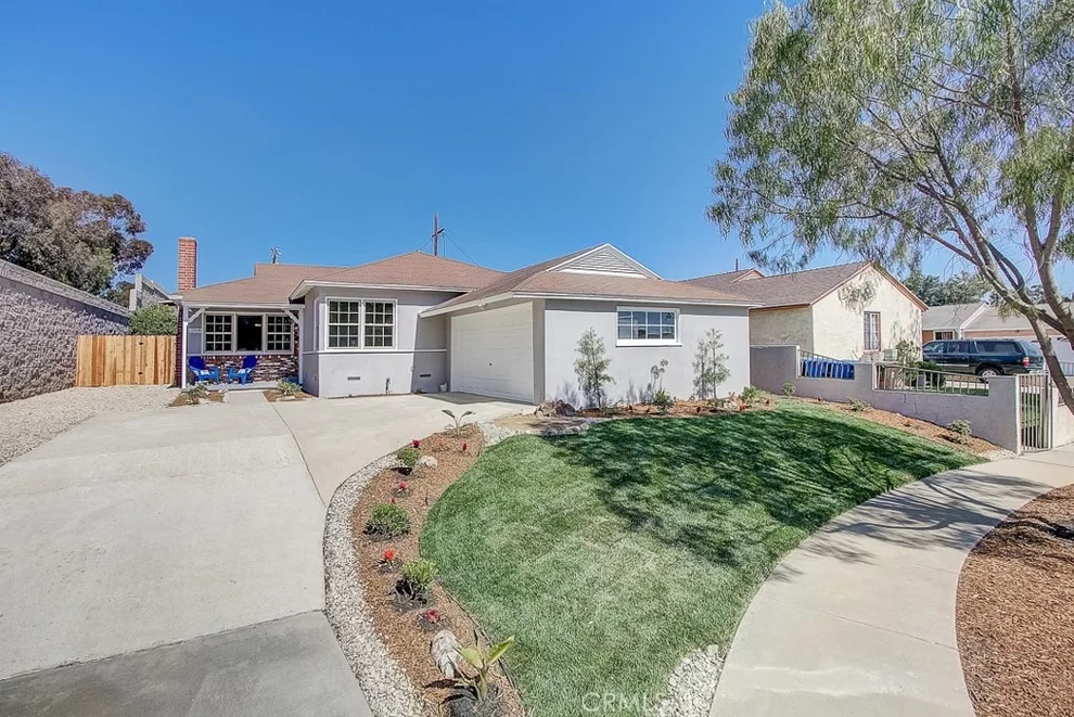 Unit for sale at 11908 Tarron Avenue, Hawthorne, CA 90250