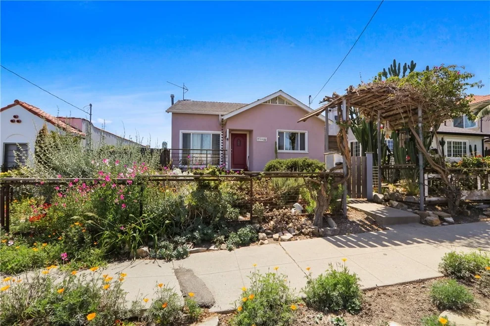 Unit for sale at 1055 W 17th, San Pedro, CA 90731