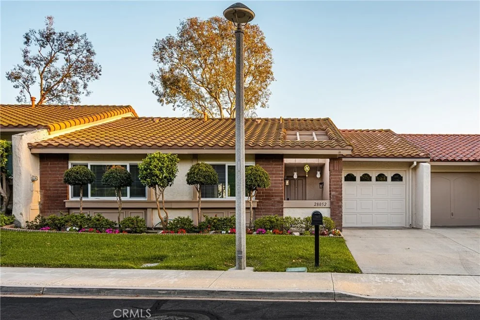 Unit for sale at 28052 Via Herrera, Mission Viejo, CA 92692