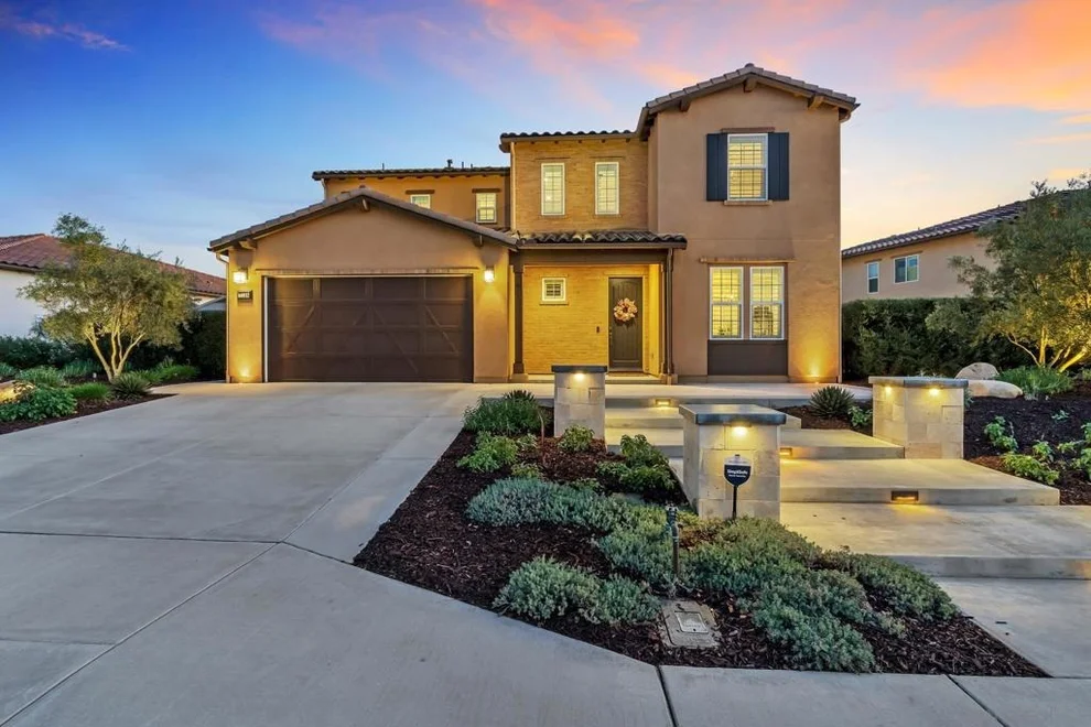 Unit for sale at 1128 Witherby Ln, Escondido, CA 92026