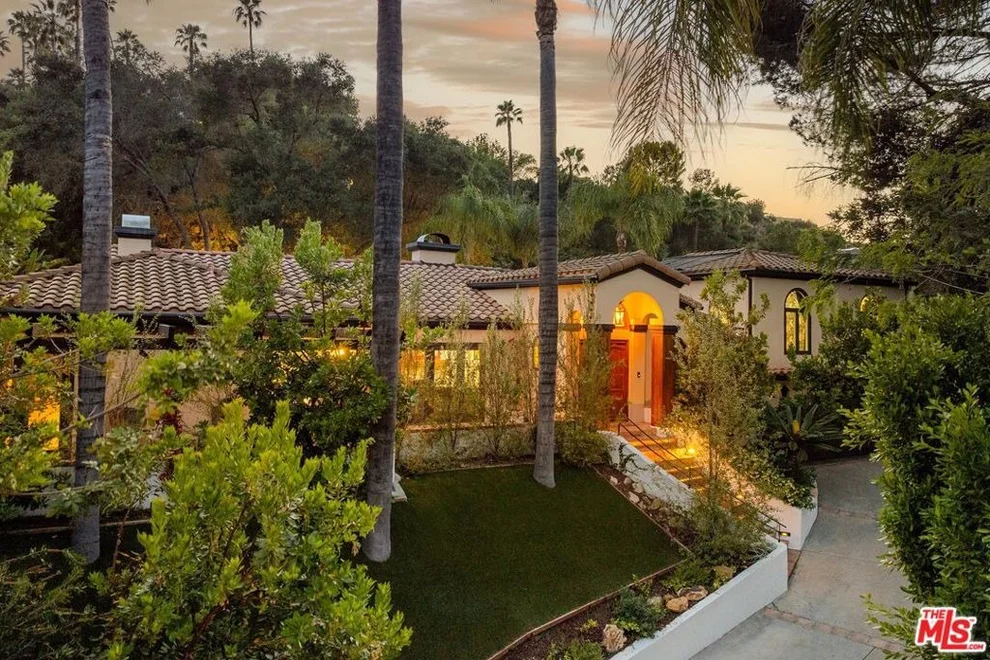 Unit for sale at 3757 Hayvenhurst Avenue, Encino, CA 91436