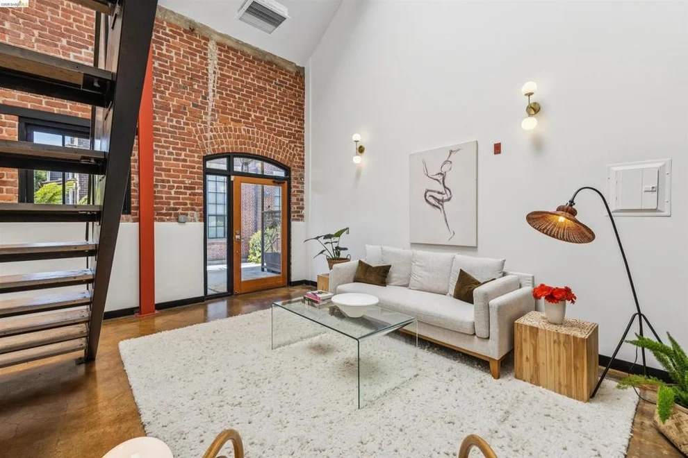 Unit for sale at 425 E 11Th St, Oakland, CA 94606