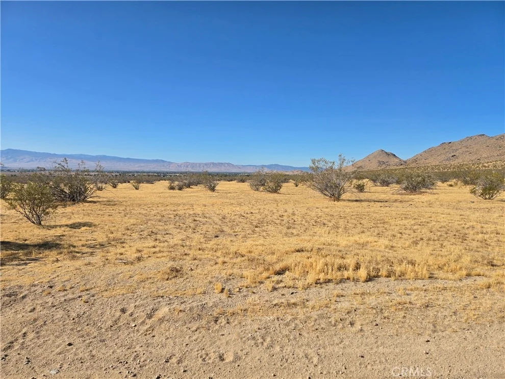 Unit for sale at 0 Falchion Rd 0472-331-03, Apple Valley, CA 92307