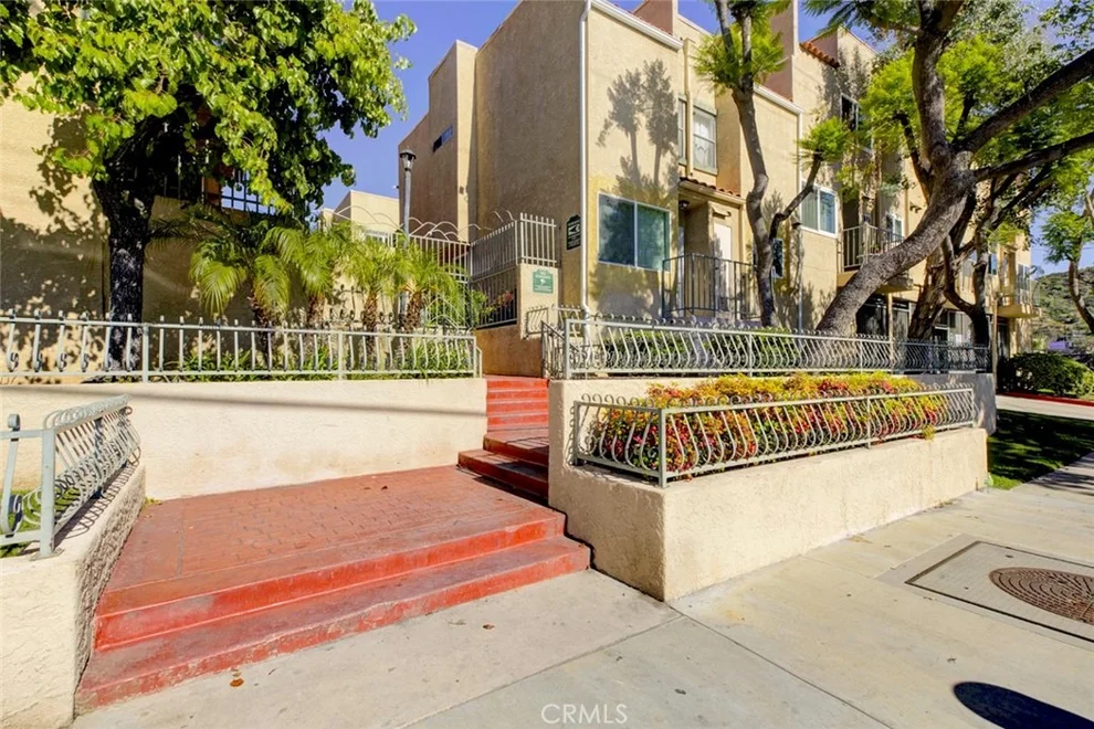 Unit for sale at 10260 Plainview Avenue, Tujunga, CA 91042