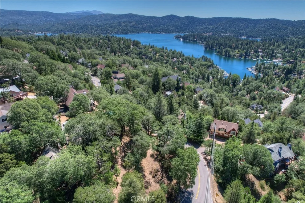 Unit for sale at 27588 Matterhorn Drive, Lake Arrowhead, CA 92352