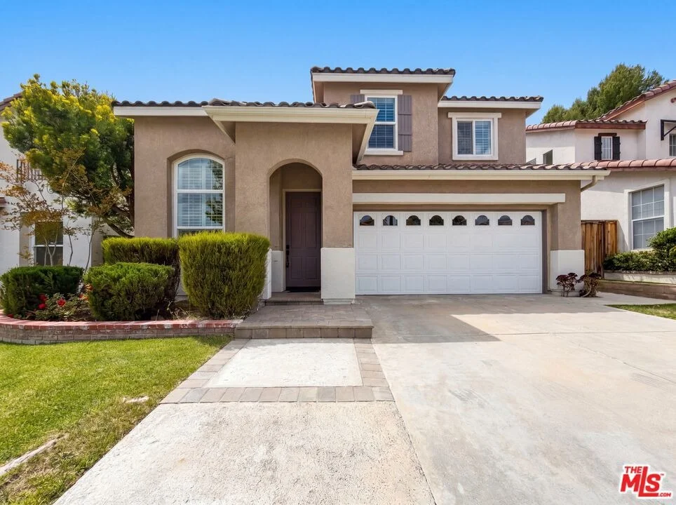 Unit for sale at 28441 Silverking Trail, Santa Clarita, CA 91390