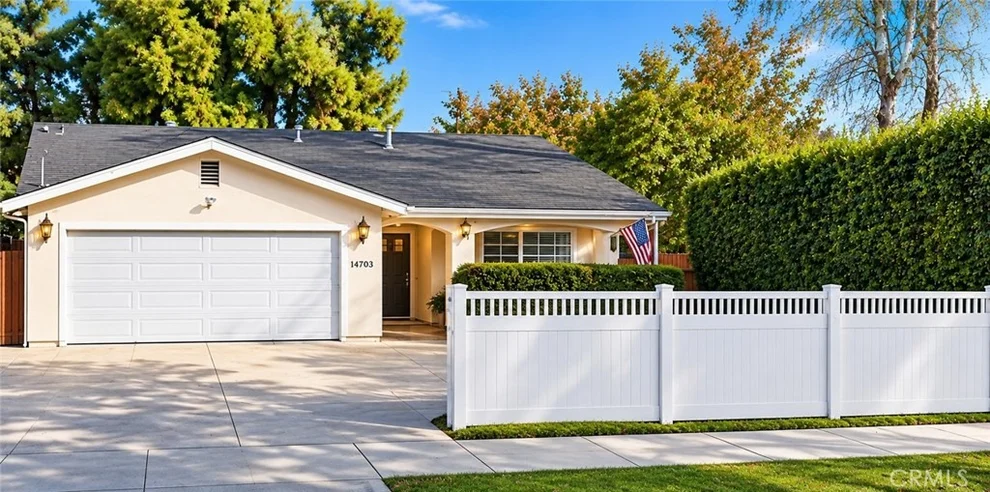 Unit for sale at 14703 Archwood, Van Nuys, CA 91405