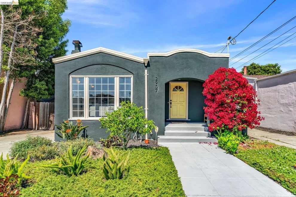 Unit for sale at 2907 Seminary Ave, Oakland, CA 94605