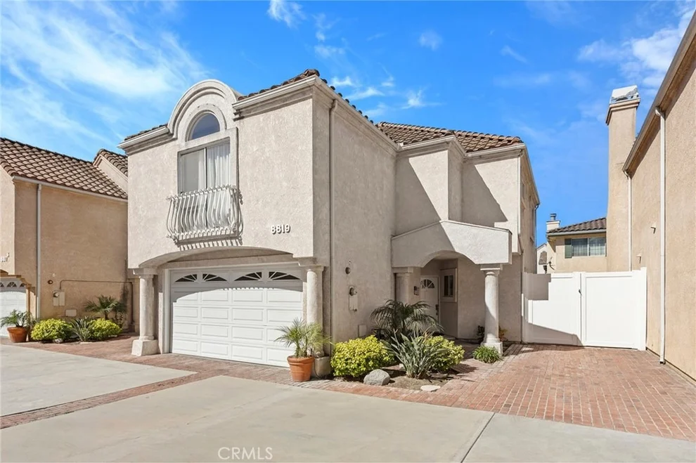 Unit for sale at 8819 Cedar St, Bellflower, CA 90706